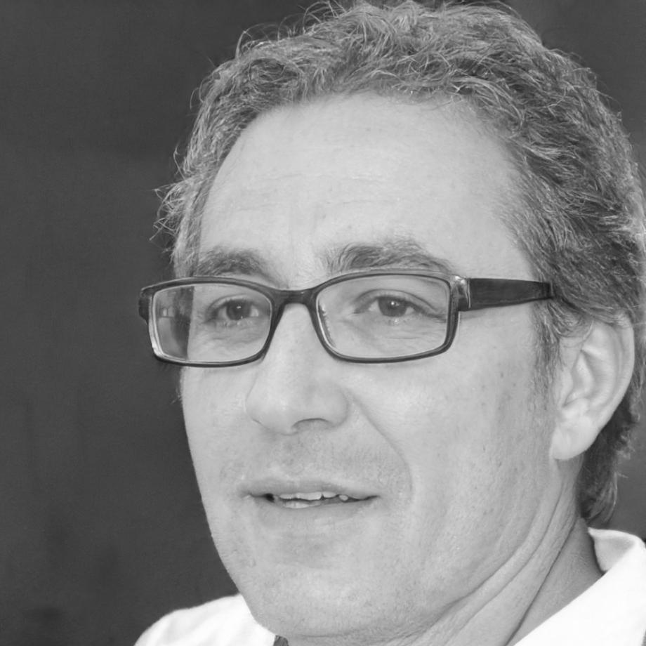 Портрет викладача Андрія Петренка