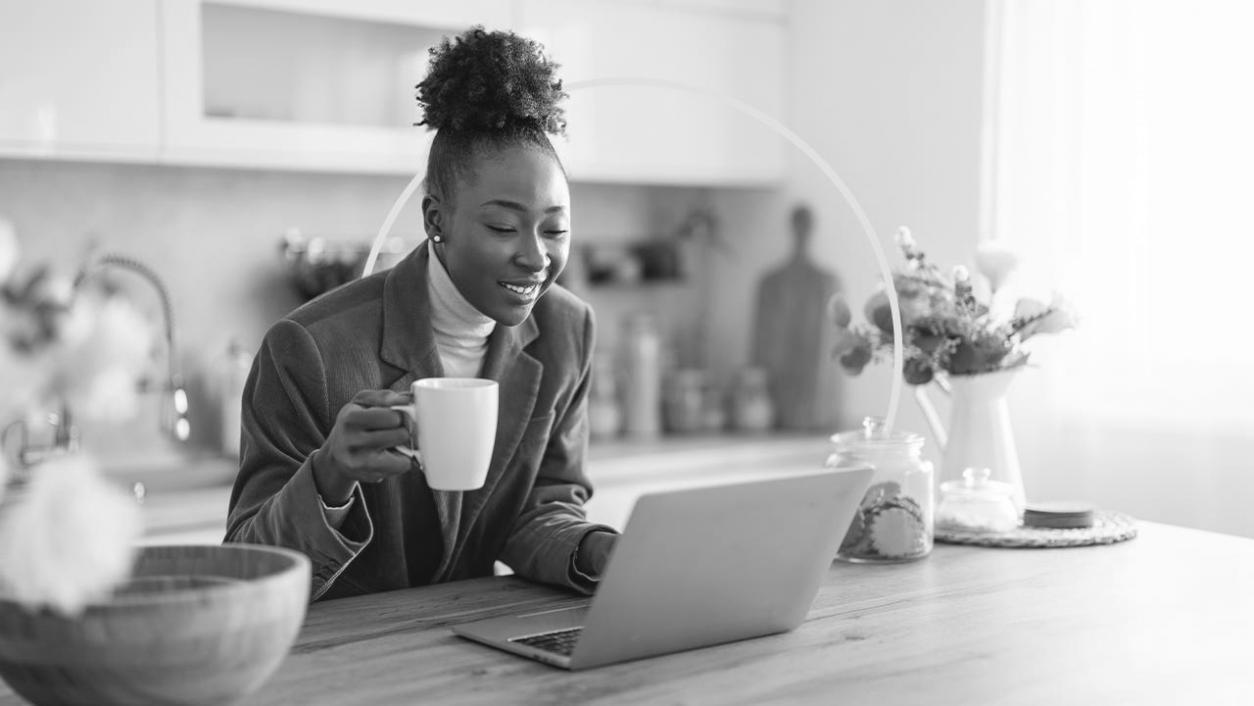 Процес відеомонтажу на робочому місці